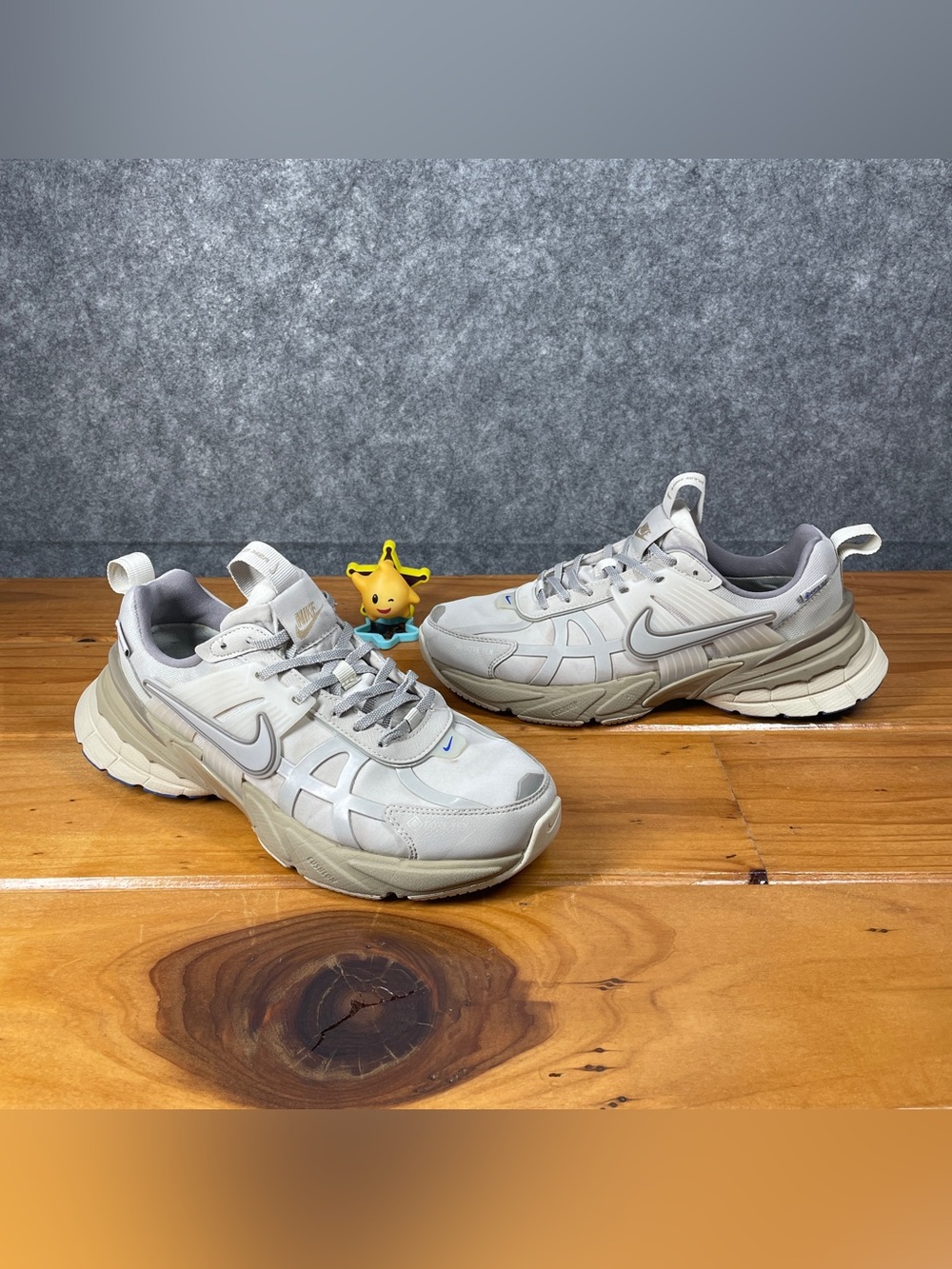 Nike V2K Run GORE-TEX WOMENS SIZE 7.5 Light Iron Ore Khaki Shoes FZ2622-002